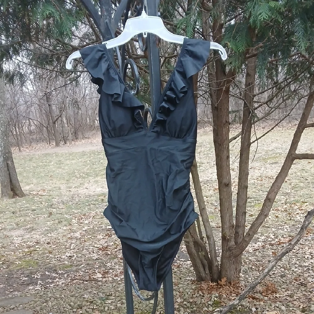 CUPSHE Women's V Neck One Piece Swimsuit Ruffled Lace Up Back Sz 8